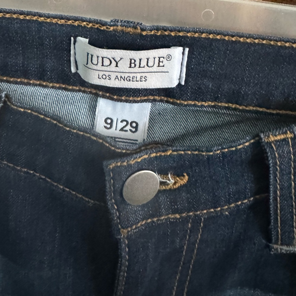 NWOT Judy Blue jeans!Darker denim w/worn/roughed edges on pockets-made this way. - Picture 3 of 3